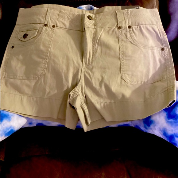 Khaki shorts - Picture 1 of 4